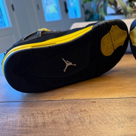 Jordan 4 Retro Thunder - - Picture 7 of 8